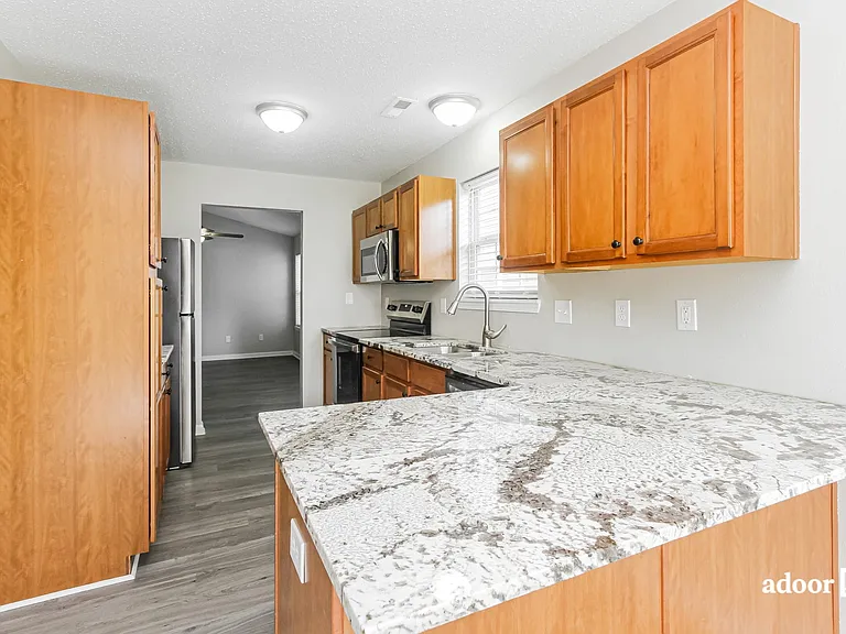 548 Sun Catcher Dr — Photo 3