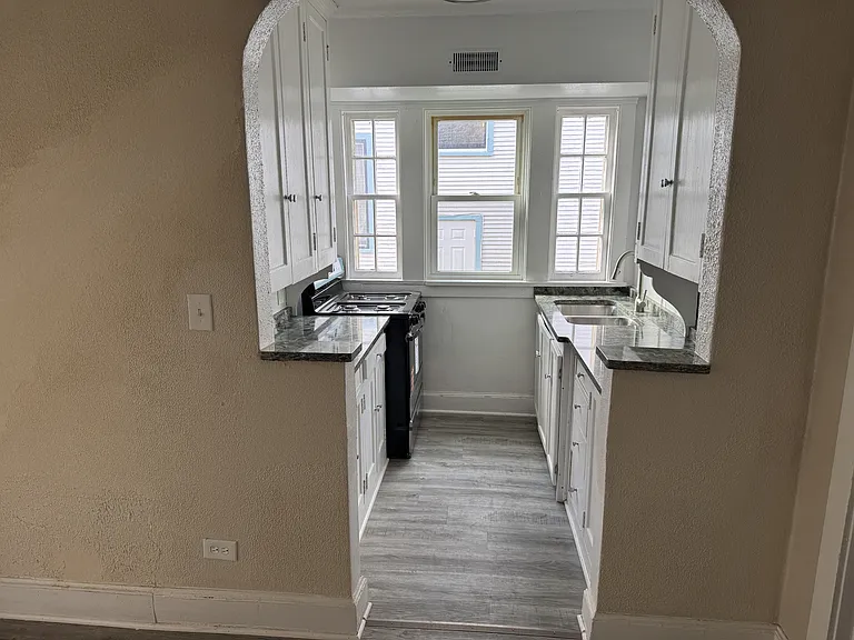 1124 N Main St #3 — Photo 4