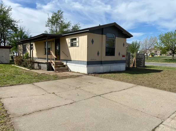 Prairie Hills, 1601 E 11th Ave #1601M, Hutchinson, KS 67501
