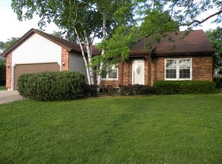 1001 Ridgewood Ln, Crystal Lake, IL 60014