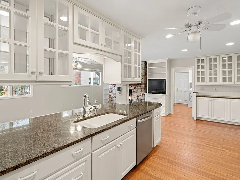 119 W Chippendale Dr — Photo 17