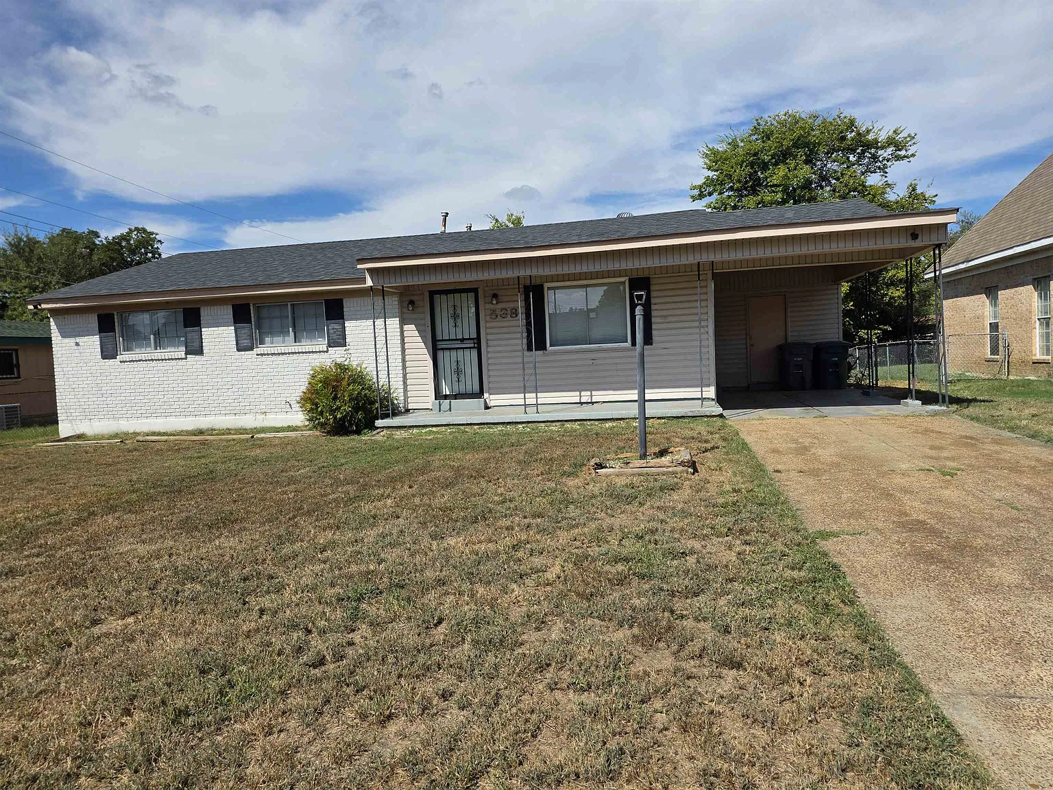 3 bed, 1.5 bath, 1118 sqft, $1,150 — Photo 1