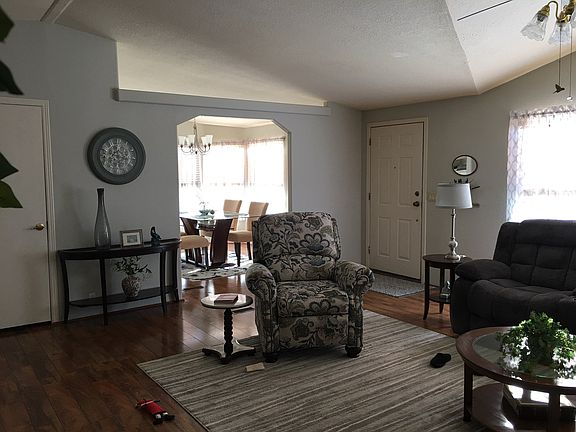 3rd image of 326 N Moonlight Dr