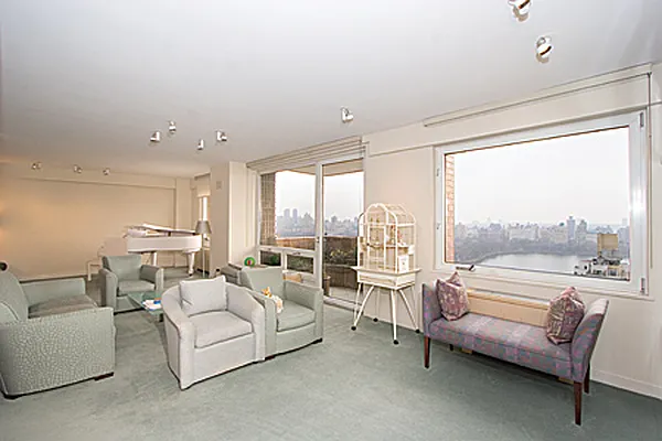 Sold by Adriana Arciello, LREB | media 45