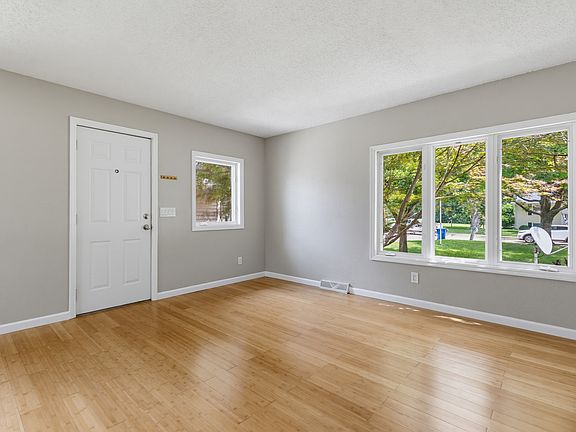 2nd image of 3325 40th St