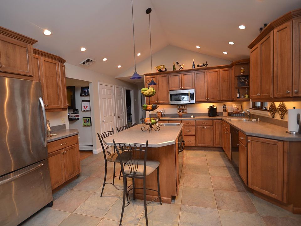Vaulted ceiling in kitchen