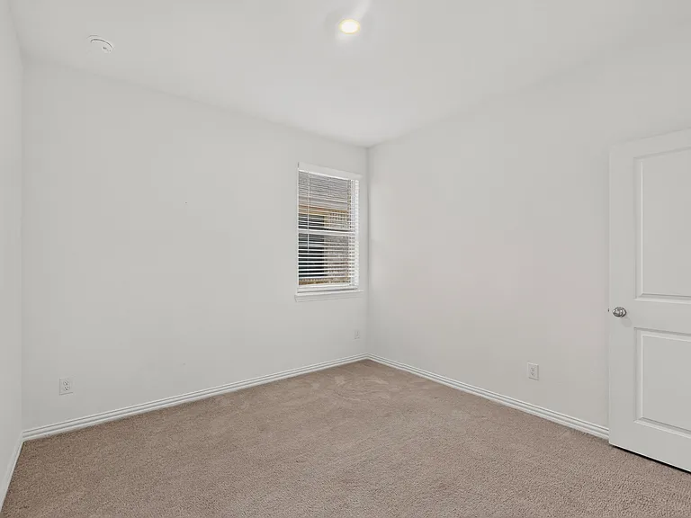 1129 Flameleaf Dr — Photo 10