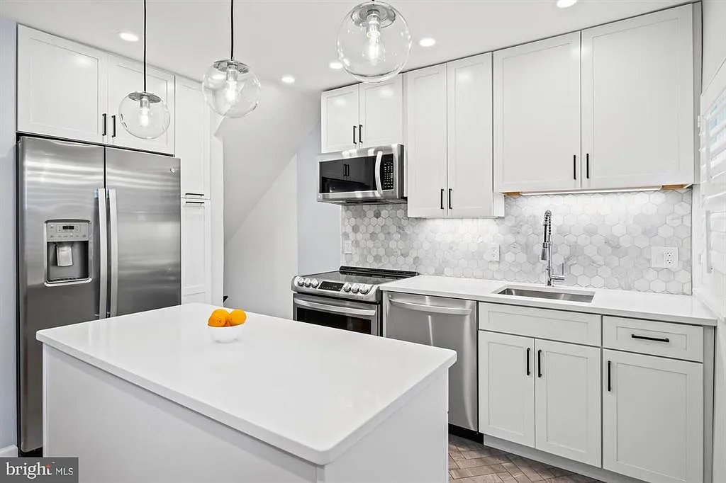 2 bed, 1383 sqft, $3,800 — Photo 2