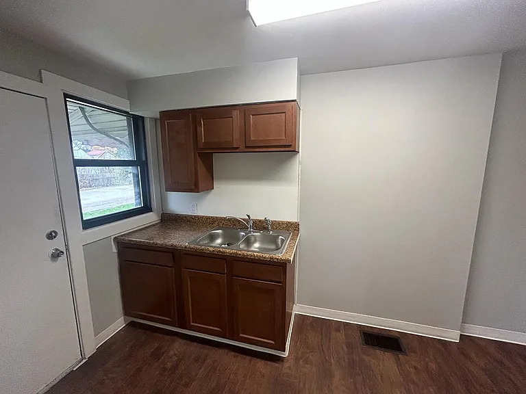 1633 Shehy St #1 — Photo 6