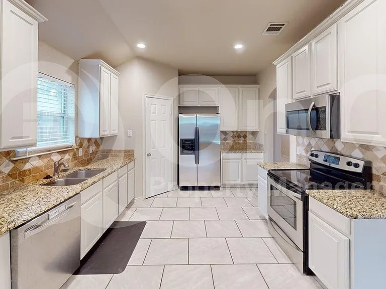 4828 Curzon Ave — Photo 2