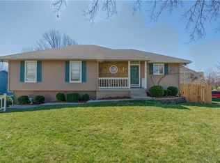 1755 NE Ridgeview Dr, Lees Summit, MO 64086