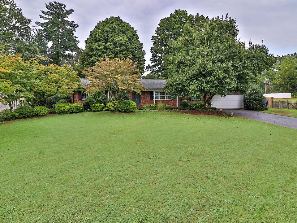 1st image of 849 Dorset Dr