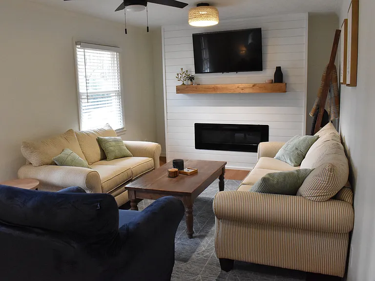 112 Saddlebrook Dr — Photo 1