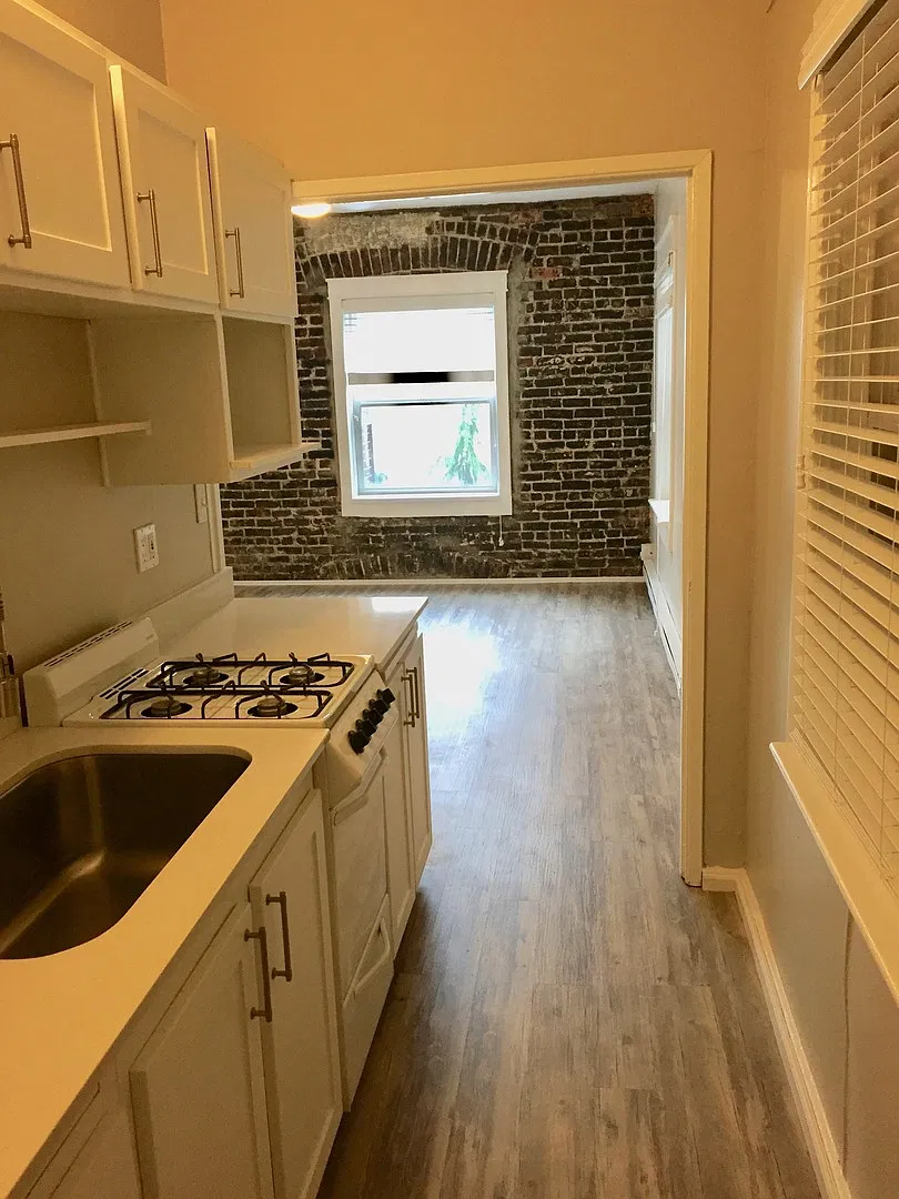 R0180 - Pettygrove Apartments — Photo 3