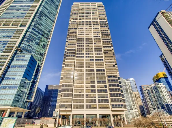 360 E Randolph St APT 3901, Chicago, IL 60601