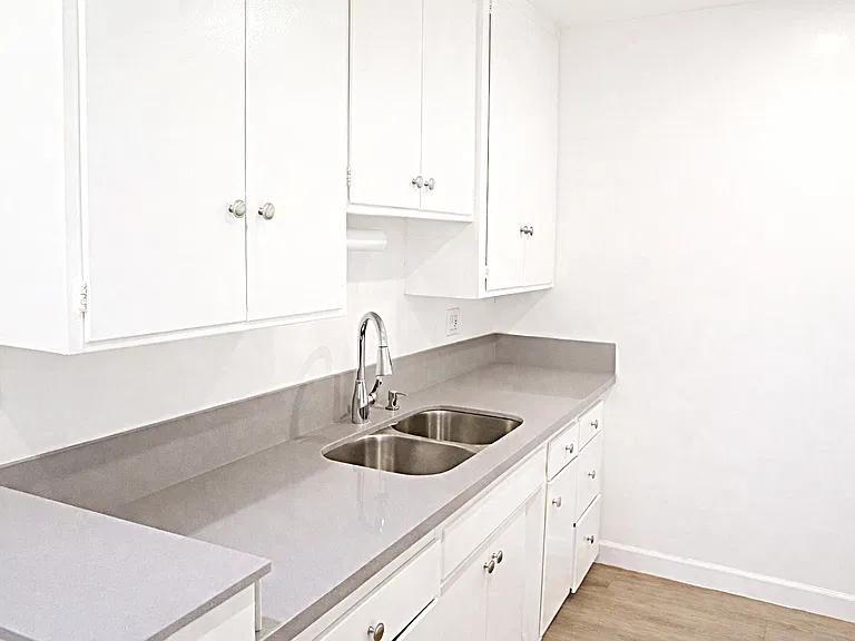 1756 N Gramercy Pl — Photo 10