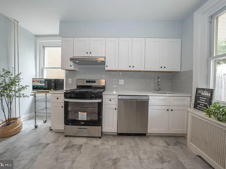 201 Dupont St — Photo 12