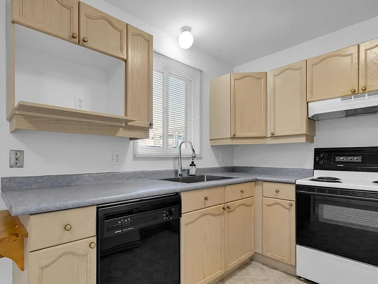 50 Chapman Ct #14 — Photo 23