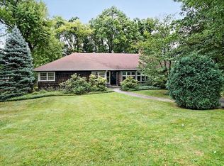 17 Crest Dr, White Plains, NY 10607