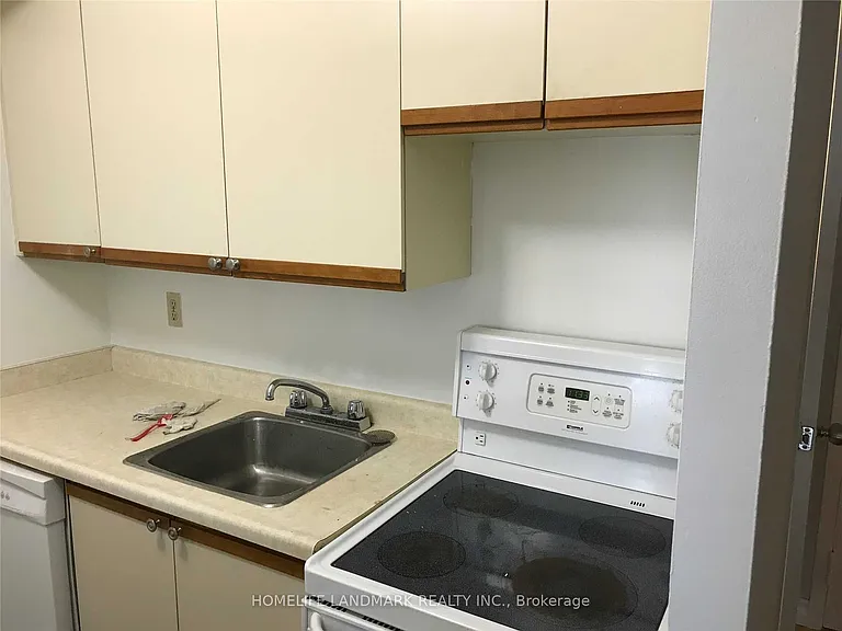 633 Bay St #1122 — Photo 9