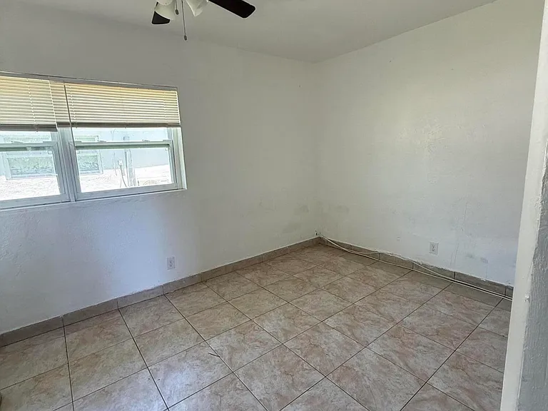 705 NE 3rd St #2 — Photo 2