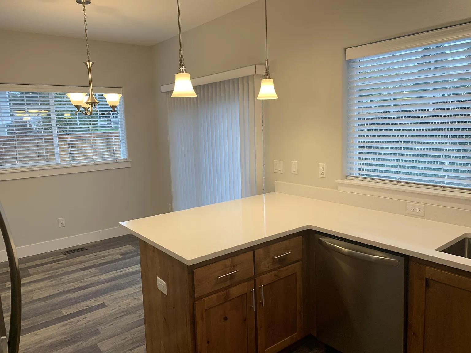 3 bed, 2.5 bath, 1350 sqft, $2,050 — Photo 3