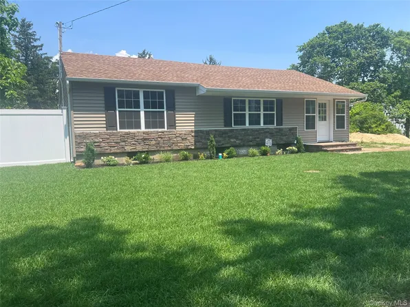 159 Alexander Avenue, Holbrook, NY 11741