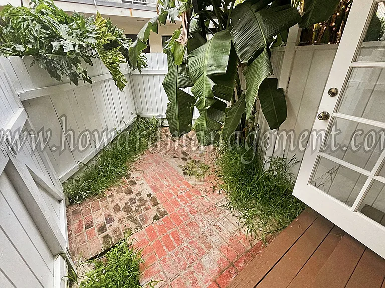1560 Saltair — Photo 10