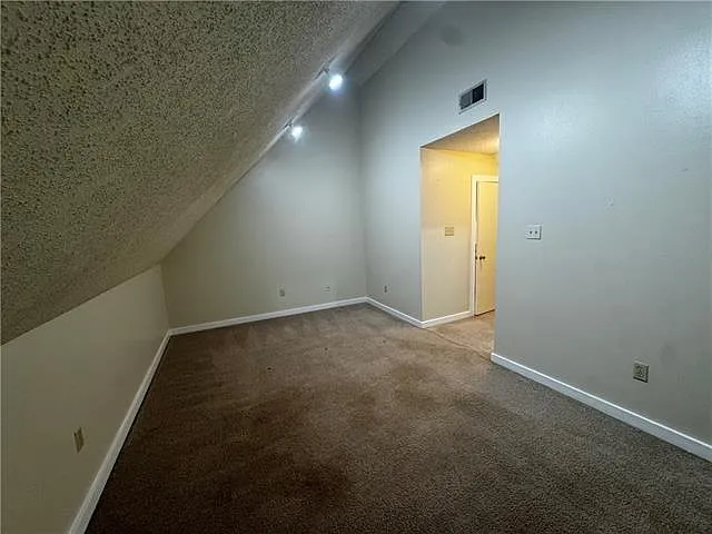 1138 S Madison St — Photo 10