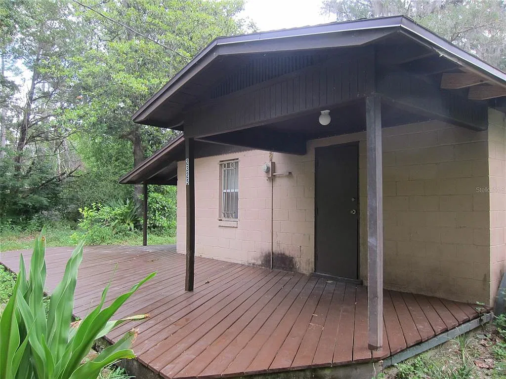 2 bed, 1.0 bath, 672 sqft, $1,200 — Photo 2