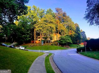 880 Chestnut Lake Dr NE, Marietta, GA 30068