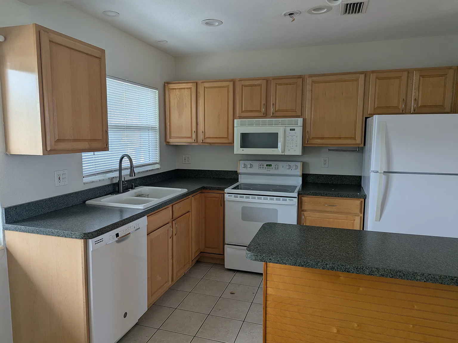 1 bed, 400 sqft, $1,850 — Photo 2