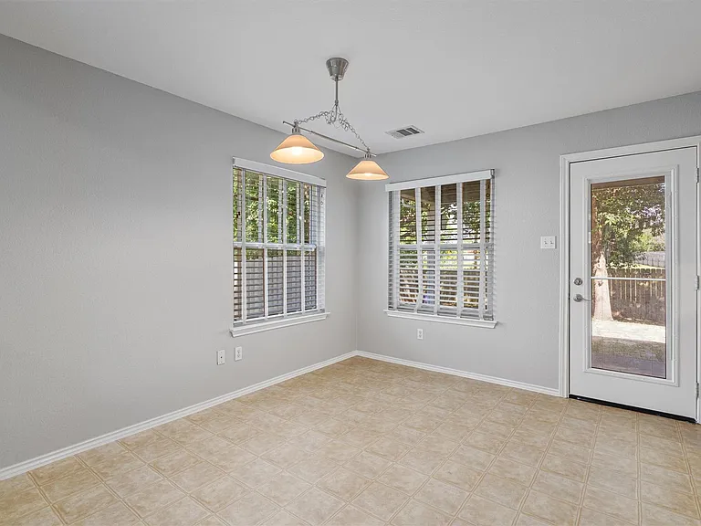 1713 Darjeeling Dr — Photo 6