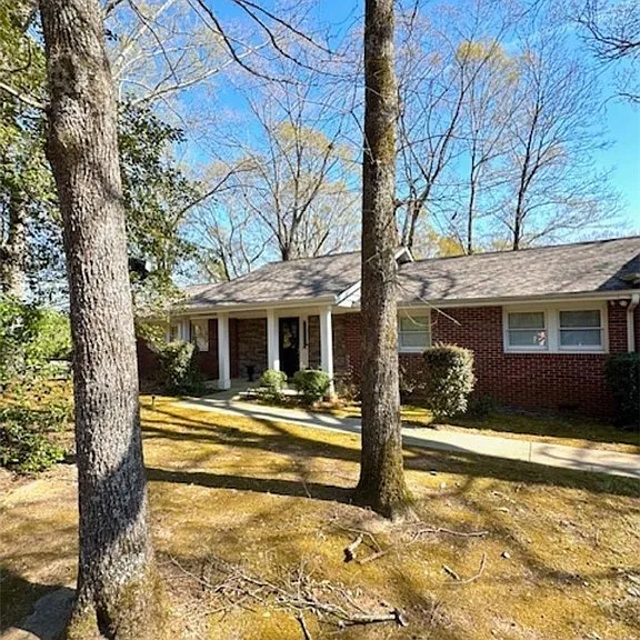 1380 Chestnut Hill Rd — Photo 3