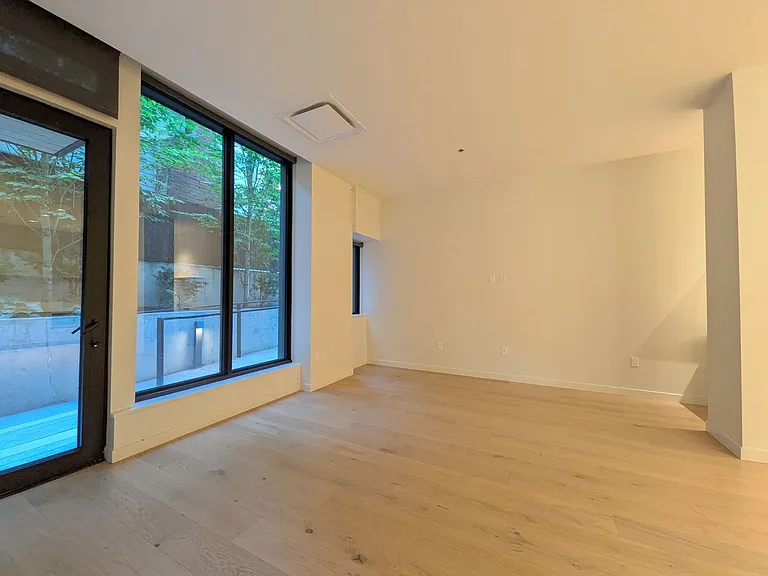 2871 SE Division St — Photo 14