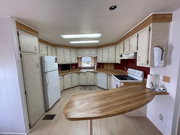 4th image of 8685 Crown Dr