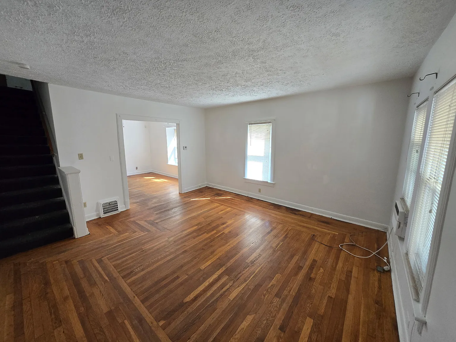 1047 Murray Ave — Photo 2
