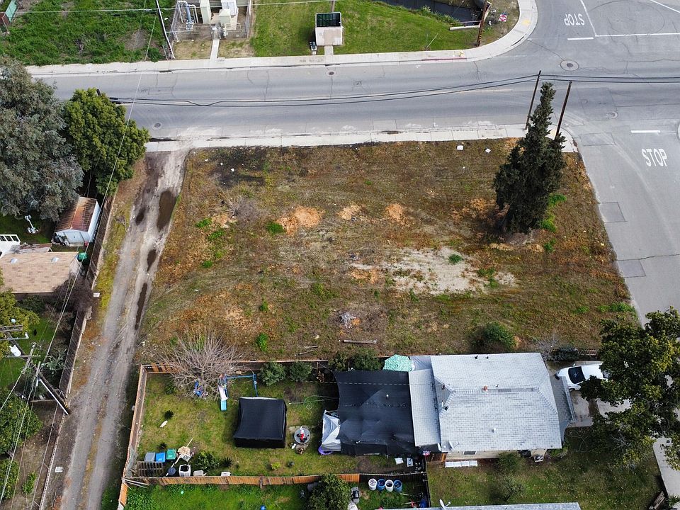 2nd image of 1965 Mccall Avenue
