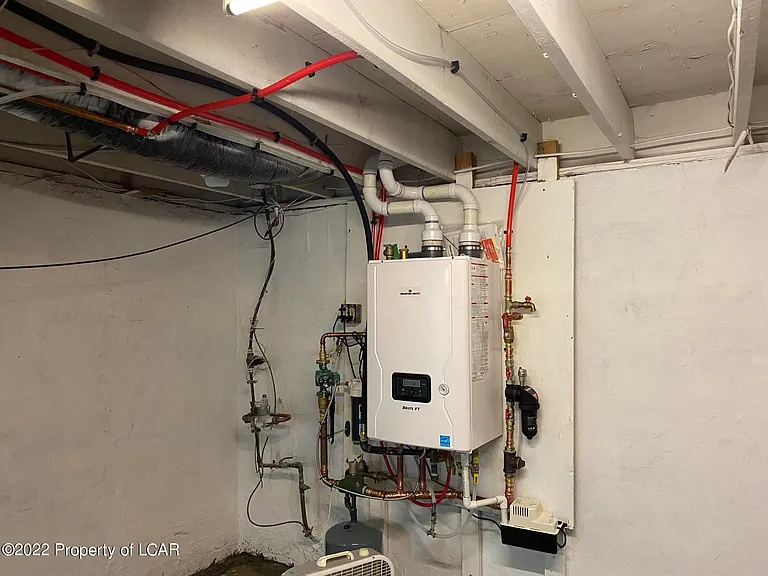317 Highland Ave — Photo 10