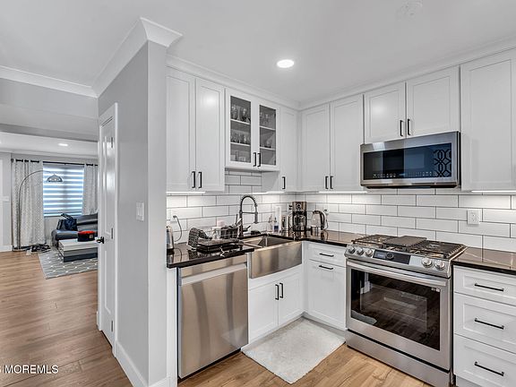 2nd image of 82 Cliffwood Avenue W #51