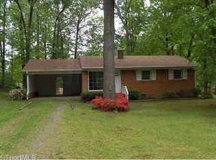 3820 Edgewood Terrace Dr, Greensboro, NC 27406