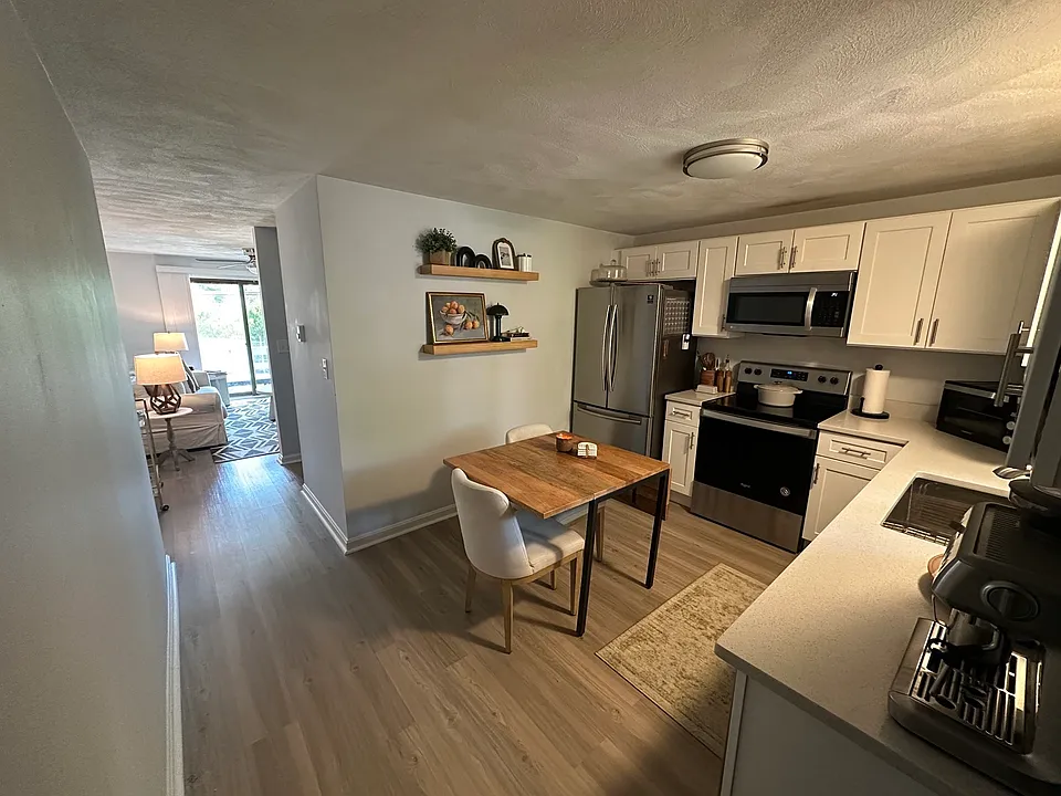 448 Mount Hope St #5