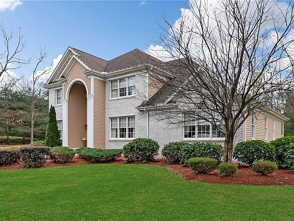 3rd image of 12 Teaberry Ln