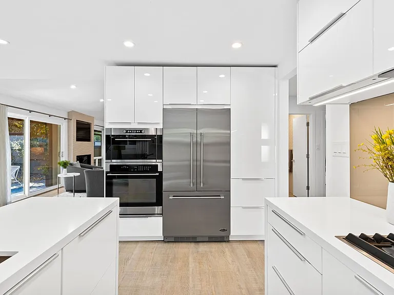 1028 East Ave — Photo 8