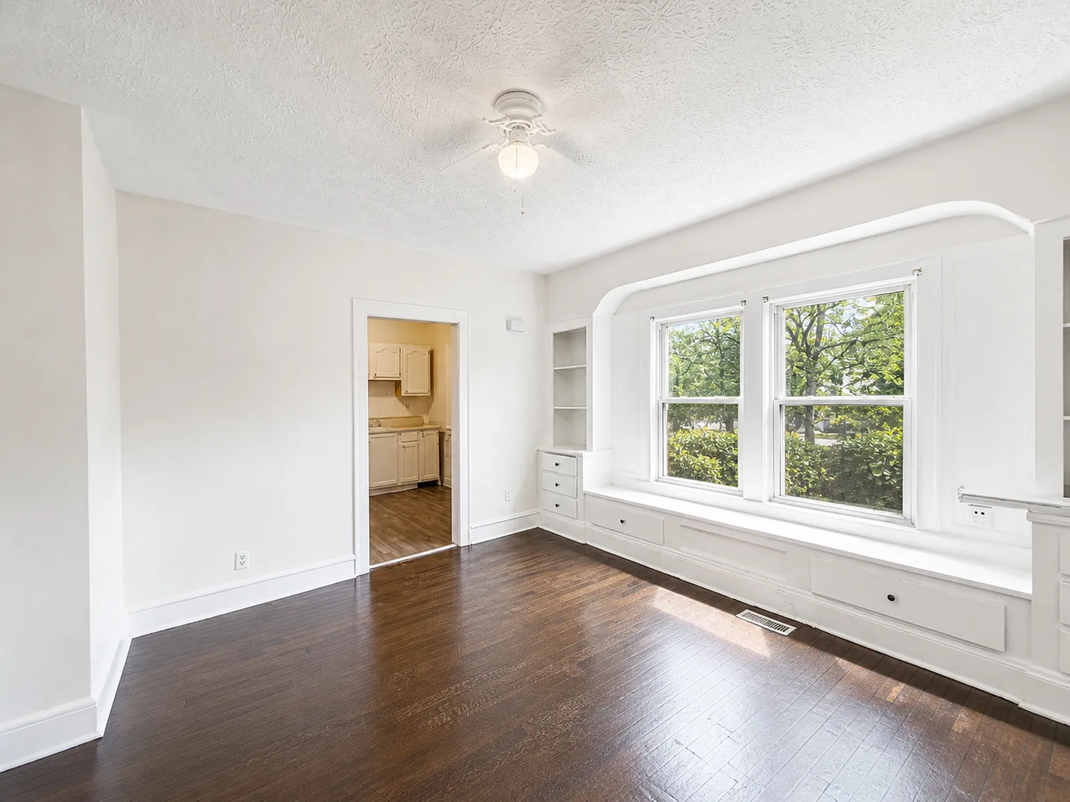 2 Bedroom, Spacious Units - Now Available! — Photo 3