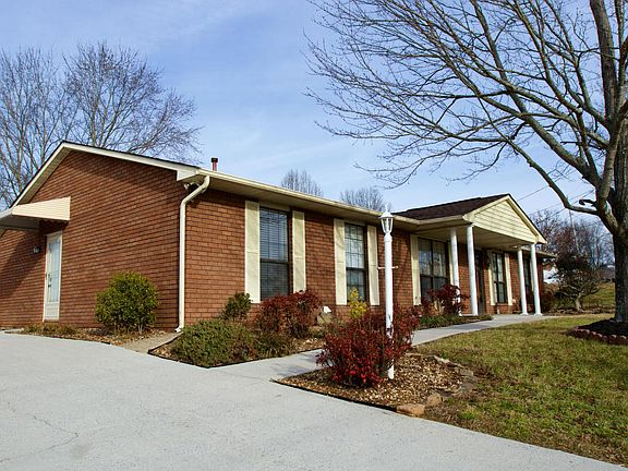 3rd image of 815 Jennifer Dr