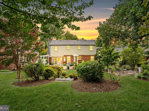 1417 Leegate Rd NW, Washington, DC 20012