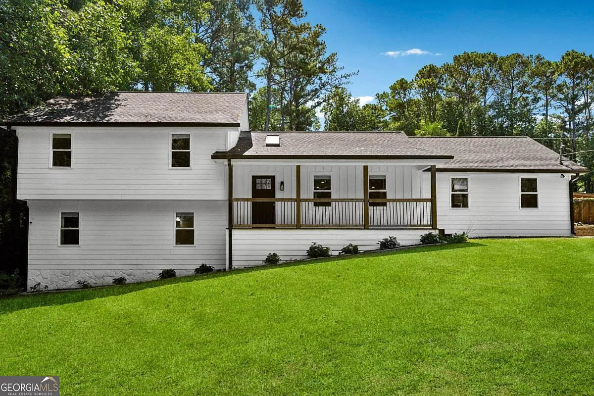 1134 Johnson Cir photo 1