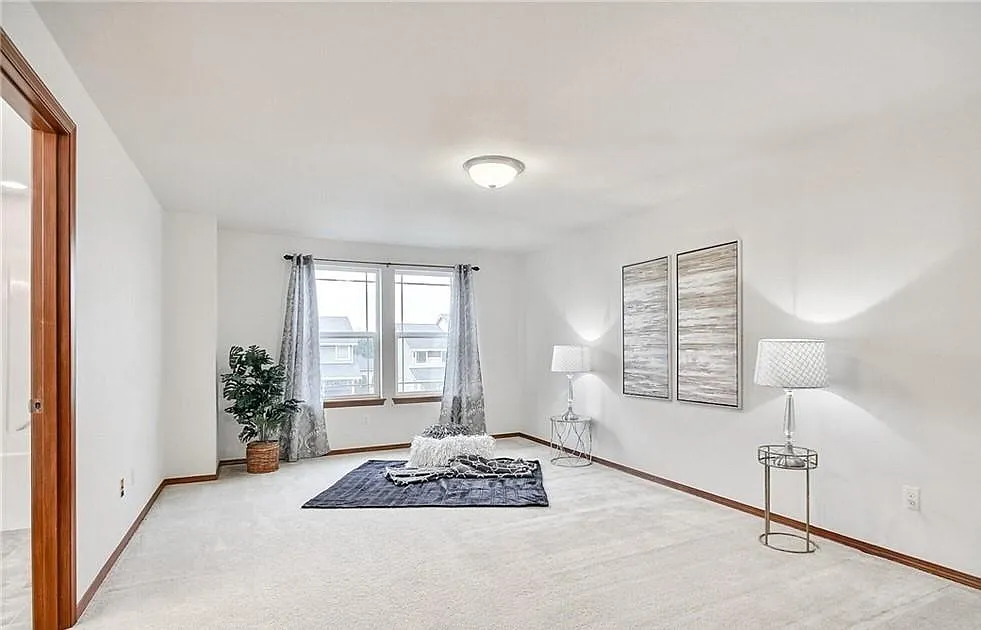 4 bed, 2.5 bath, 2152 sqft, $3,300 — Photo 4