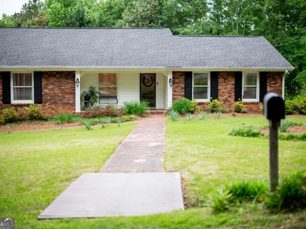 297 Woodland Dr, Winder, GA 30680